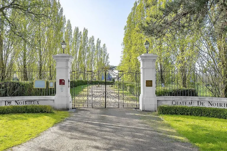 portail chateau de noirieux